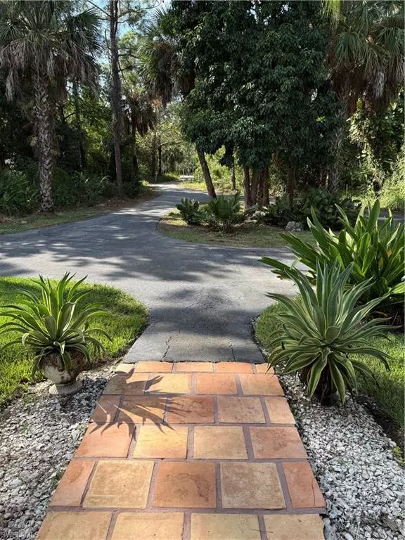 Naples, FL 34120,410 6th ST NE