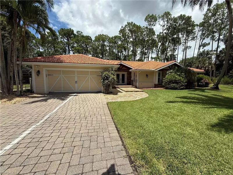 2347 Coach House LN, Naples, FL 34105