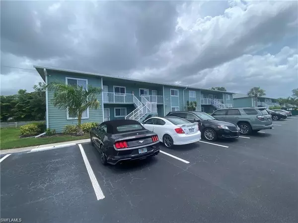 146 Cypress Way E ##6, Naples, FL 34110