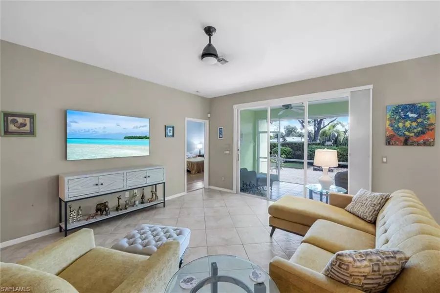 200 Stanhope CIR, Naples, FL 34104