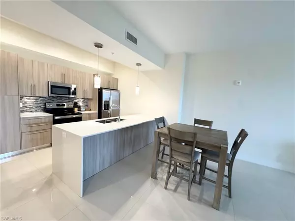 Fort Myers, FL 33908,15901 Royal Pointe LN #405