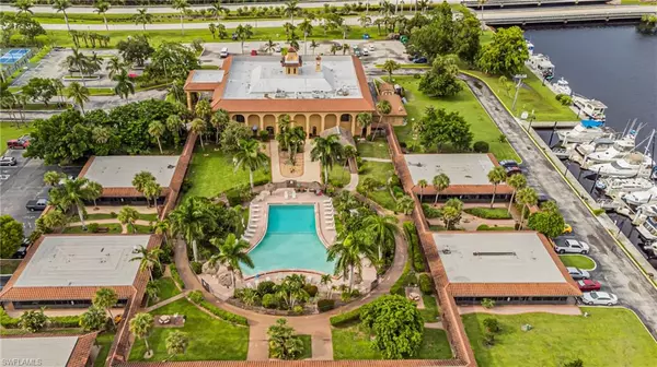 525 Newport DR, Naples, FL 34114