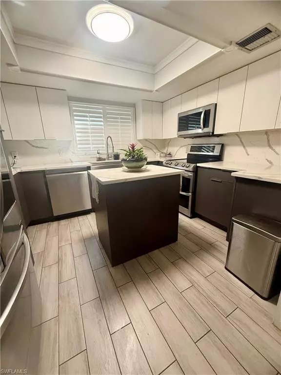 Naples, FL 34110,1020 Palm View DR #101C