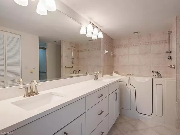 Naples, FL 34108,6371 Pelican Bay BLVD #N3