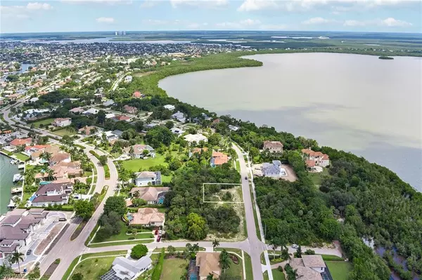 Marco Island, FL 34145,680 Inlet DR