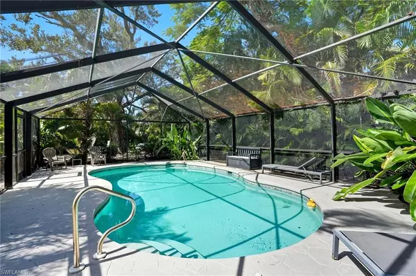 Fort Myers Beach, FL 33931,167 Coconut DR