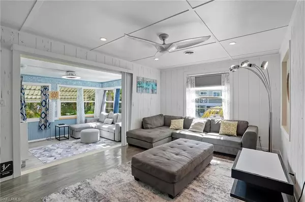 Fort Myers Beach, FL 33931,167 Coconut DR