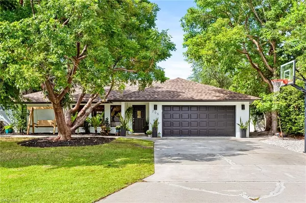 205 Madison DR, Naples, FL 34110