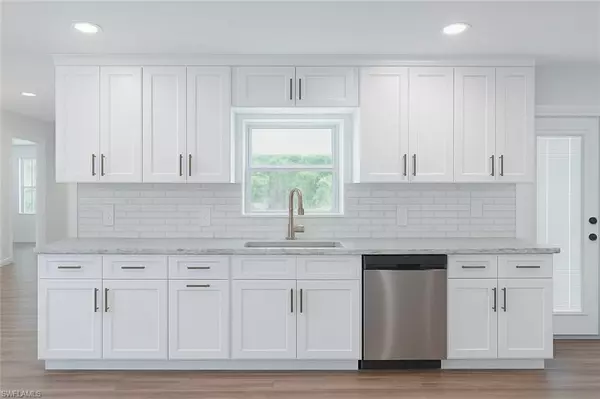 North Fort Myers, FL 33917,158 Dow LN