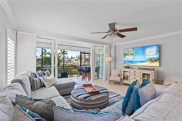 Marco Island, FL 34145,880 Huron CT #105