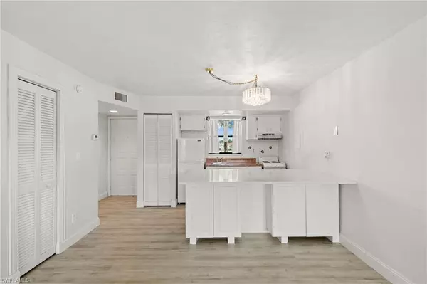 Marco Island, FL 34145,1031 Anglers CV #A204