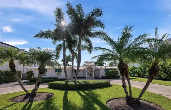 1925 Tarpon RD, Naples, FL 34102