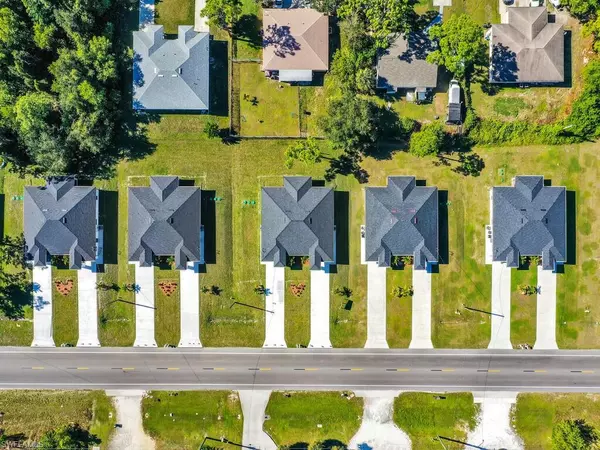 4921/4923 Leonard BLVD S, Lehigh Acres, FL 33973