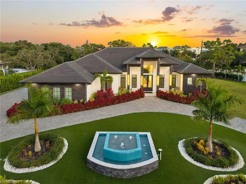 Naples, FL 34108,10 Caribbean RD