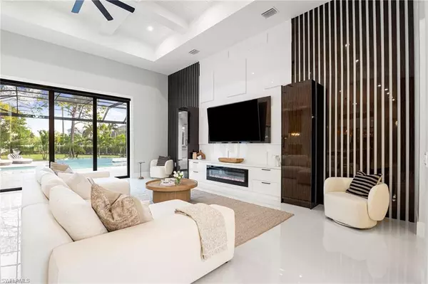 Naples, FL 34108,10 Caribbean RD