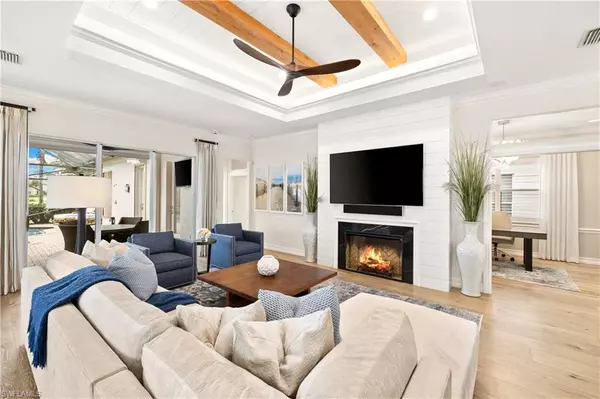 Naples, FL 34110,6064 Fairway CT