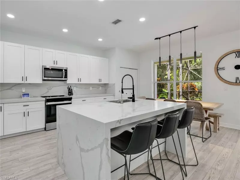 1380 Areca CV, Naples, FL 34119