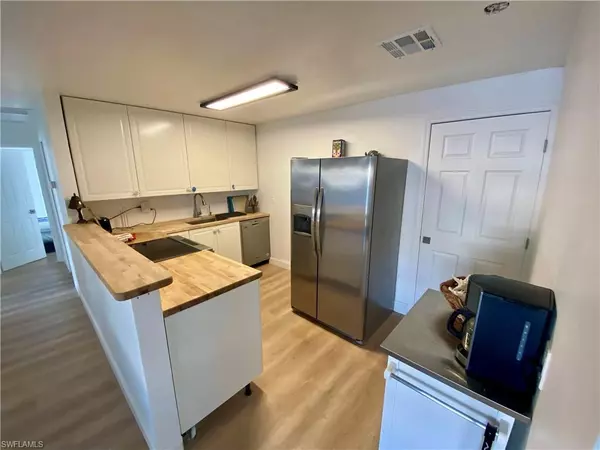 Naples, FL 34102,1340 5th AVE N