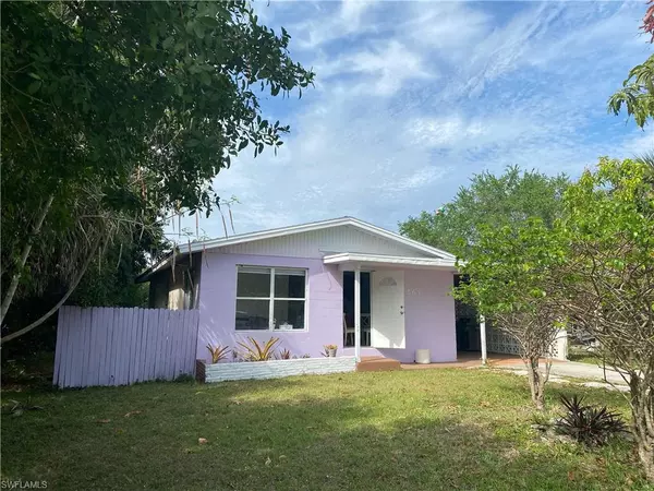 Naples, FL 34102,1261 5th AVE N