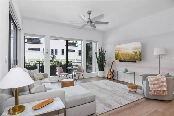 Naples, FL 34102,1111 Central AVE #207