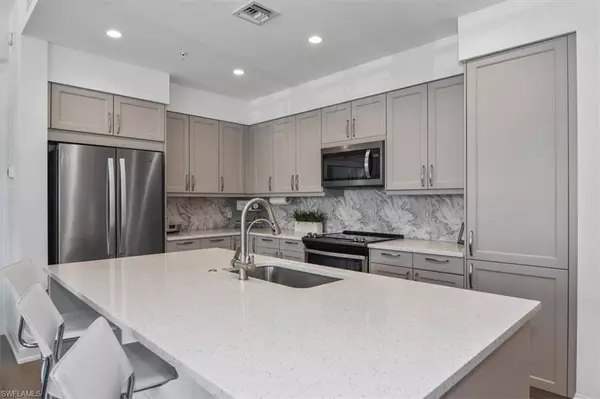 Naples, FL 34102,1111 Central AVE #207