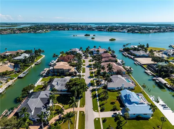 Marco Island, FL 34145,520 Alameda CT