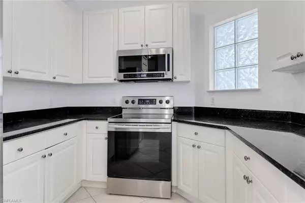Naples, FL 34110,1370 Sweetwater CV #101