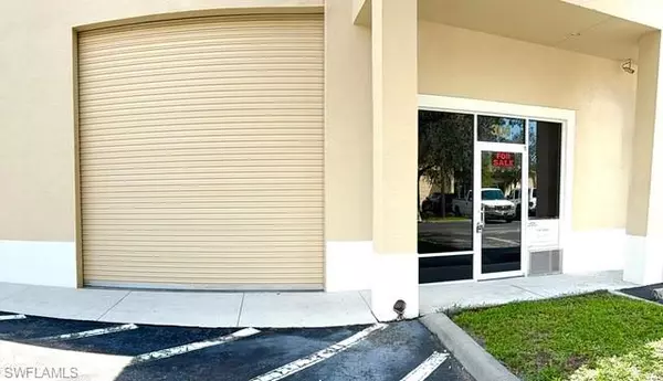 3888 Mannix DR #304, Naples, FL 34114