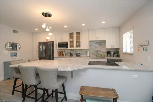 Naples, FL 34102,1100 Gulf Shore BLVD N #209