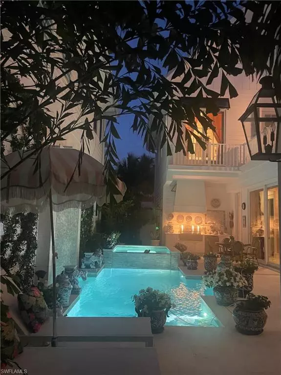 Naples, FL 34102,909 10th AVE S