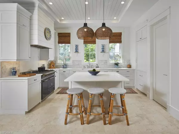 Naples, FL 34102,909 10th AVE S