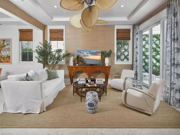 Naples, FL 34102,909 10th AVE S