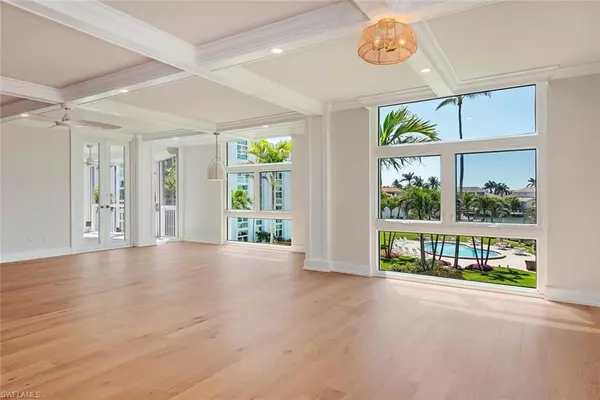 Naples, FL 34103,400 Park Shore DR #304