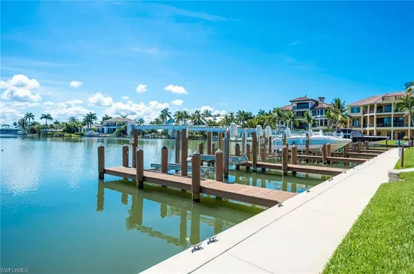 Naples, FL 34108,10420 Gulf Shore DR #162