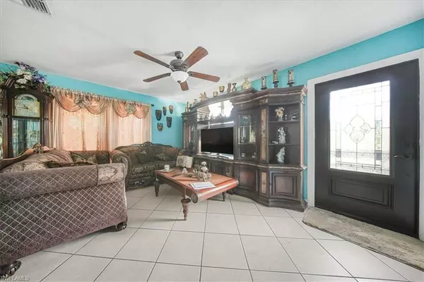 Lehigh Acres, FL 33972,916 Euclid AVE