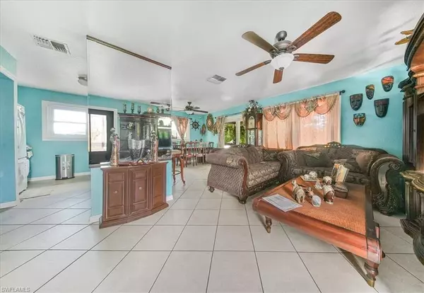 Lehigh Acres, FL 33972,916 Euclid AVE