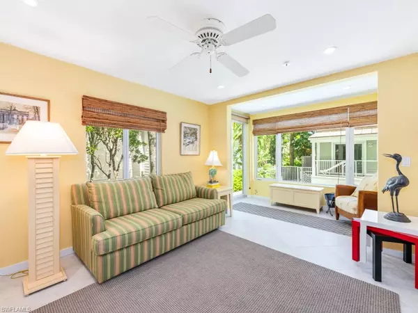 Naples, FL 34102,640 2nd ST S #2