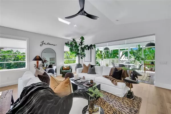 Naples, FL 34110,746 Park AVE