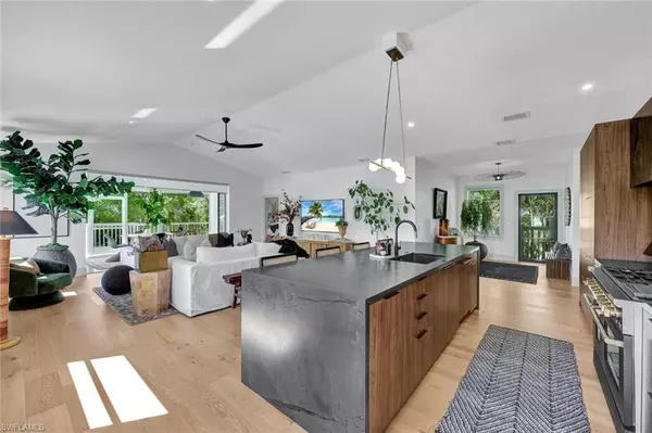 Naples, FL 34110,746 Park AVE