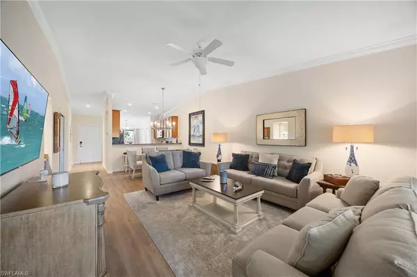 9832 Venezia CIR #1025, Naples, FL 34113