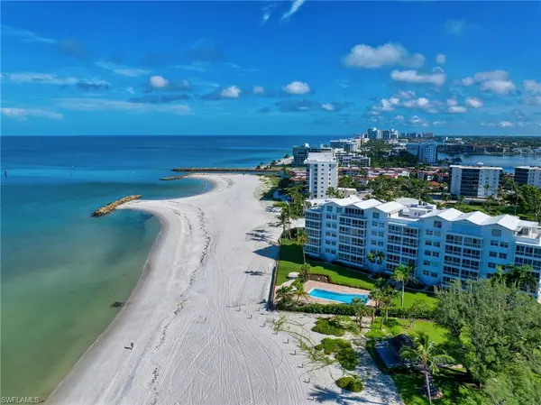 Naples, FL 34102,2121 Gulf Shore BLVD N #305