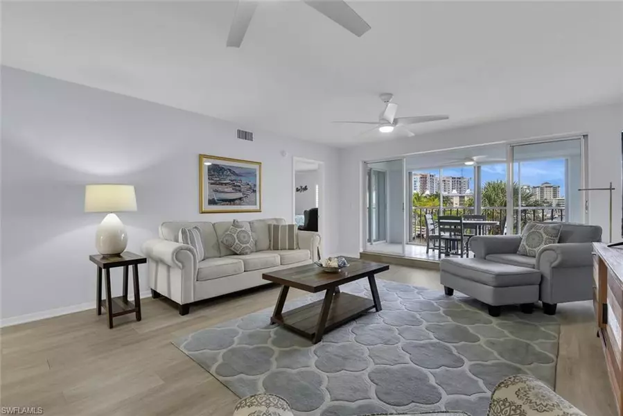 9101 Vanderbilt DR #203, Naples, FL 34108
