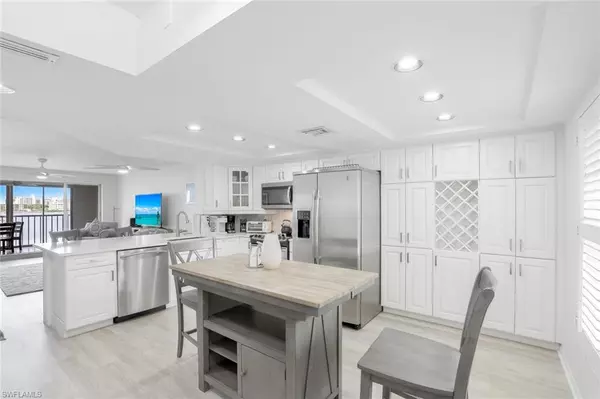 Naples, FL 34108,9101 Vanderbilt DR #203