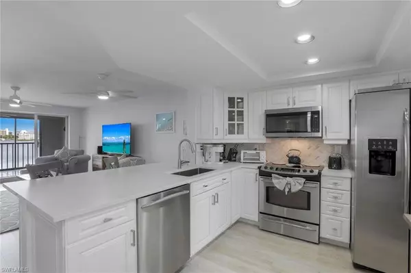 Naples, FL 34108,9101 Vanderbilt DR #203