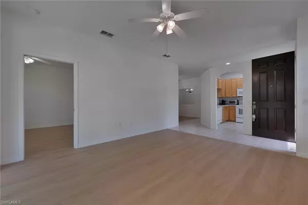 Naples, FL 34104,7675 Meadow Lakes DR #1201