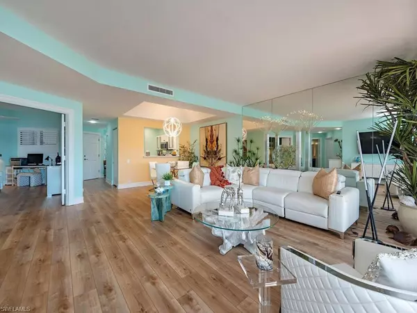 Naples, FL 34113,421 La Peninsula BLVD #421