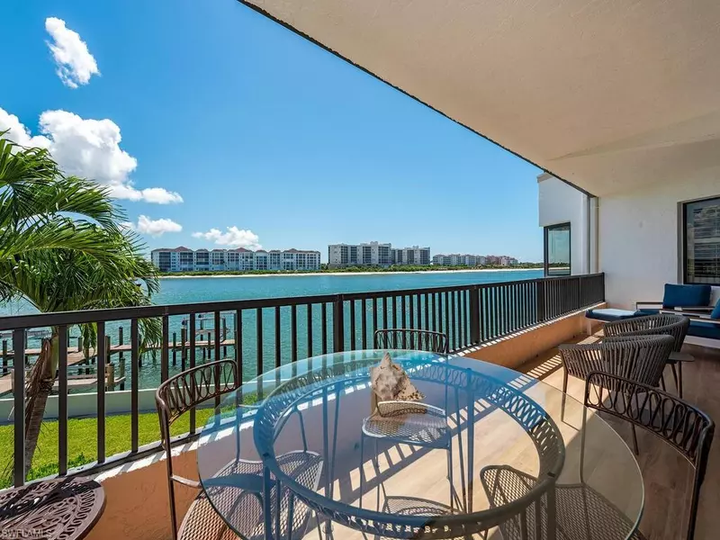 421 La Peninsula BLVD #421, Naples, FL 34113