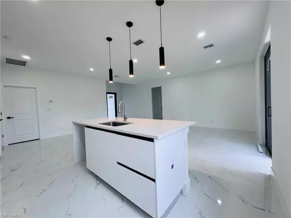 Lehigh Acres, FL 33971,3304 67th ST W