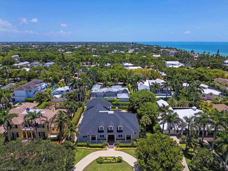 194 4th AVE N, Naples, FL 34102