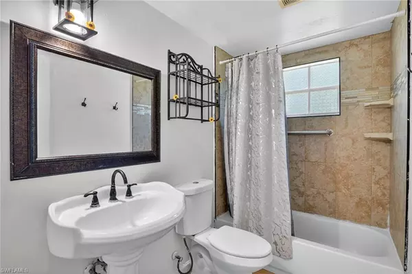 North Fort Myers, FL 33917,245 Hubbard AVE